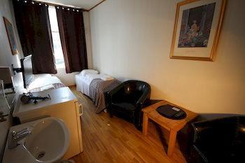 Ami Hotell